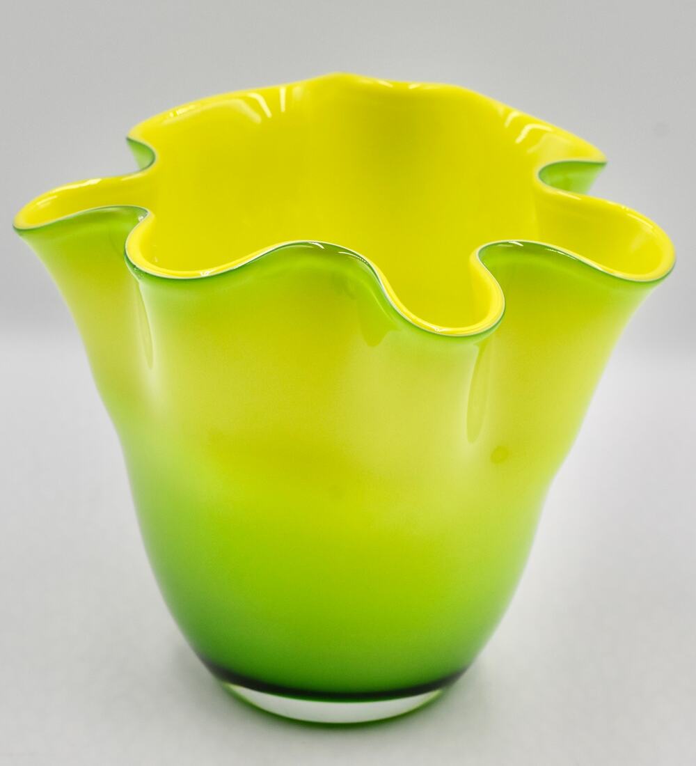 Vintage Gorgeous Designs Studio Handkerchief Handblown Art Glass Vase